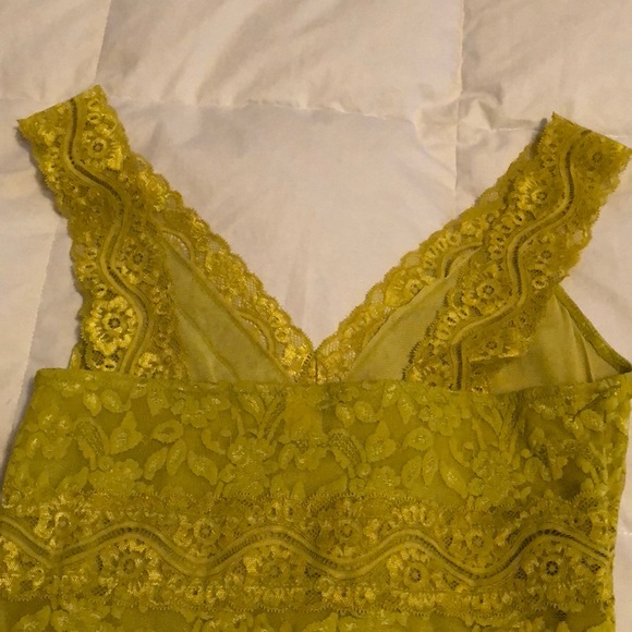 🎈Beautiful Lace Top - Picture 3 of 6